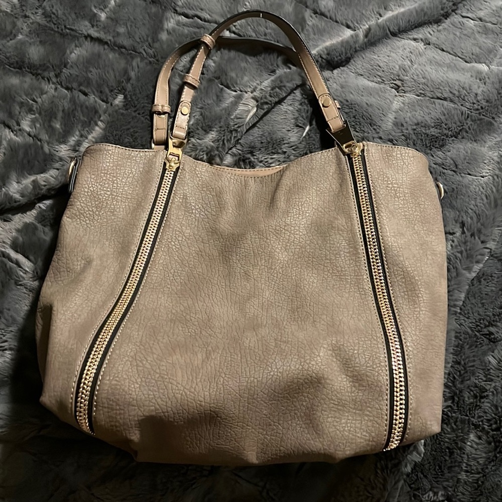 Maurice purse, excellent condition! Has longer strap for cross body as well